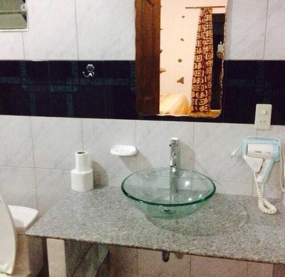 חדר לארבעה סטנדרטי עם מרפסת, Tiptop Hotel, Resto And Delishop