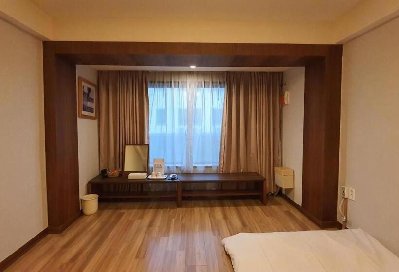 Номер Стандарт, Gyungpo Beach
