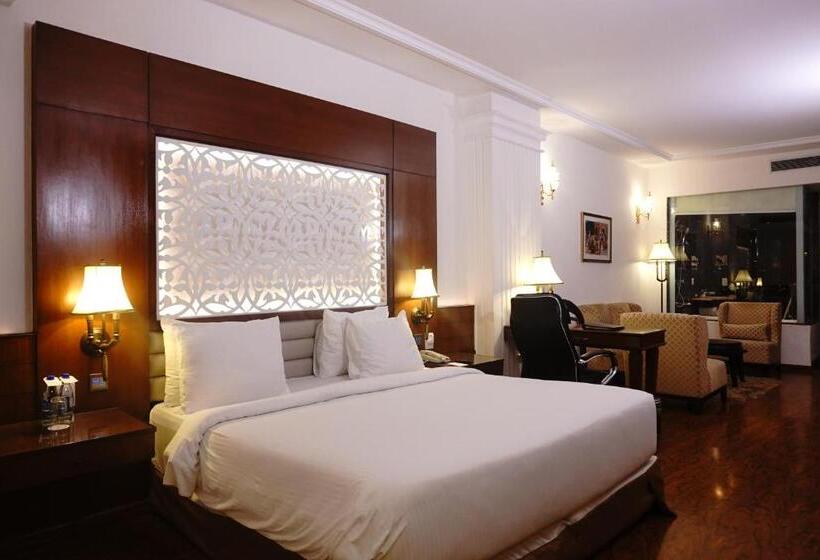 سوئیت اجرایی با تخت کینگ, Ramada Plaza By Wyndham Chandigarh Zirakpur
