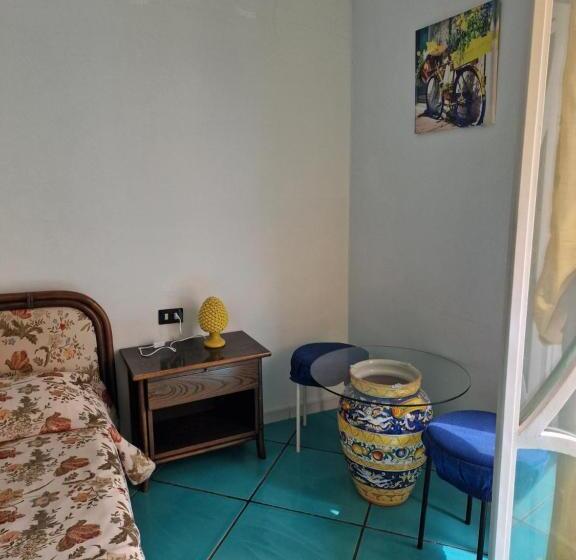 اتاق لوکس با بالکن و چشمانداز دریا, Agriturismo Fuoco D Amalfi Villa Iazzetta