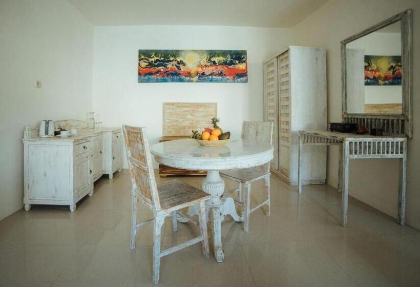 Люкс Вид на Бассейн, Gili Amor Boutique Resort