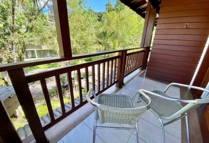 Quarto Superior com Sacada, Pousada Gramado