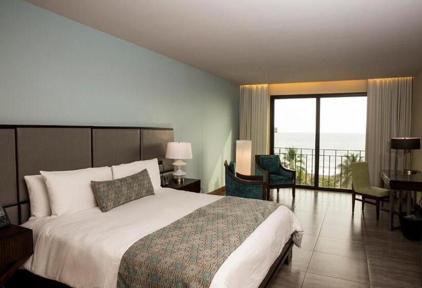 اتاق لوکس با چشم‌انداز دریا, Croc S Resort & Casino