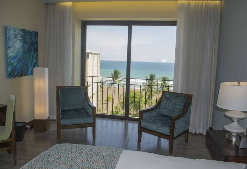 اتاق لوکس با چشم‌انداز دریا, Croc S Resort & Casino