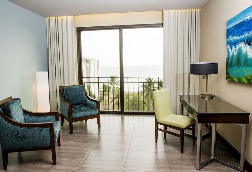 اتاق لوکس با چشم‌انداز دریا, Croc S Resort & Casino