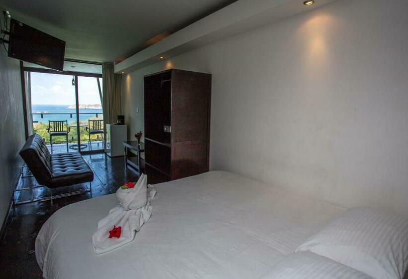 Triple Room Sea View, El Faro Containers Beach
