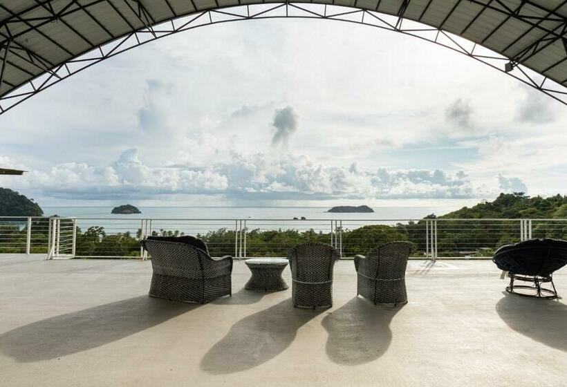 Люкс Кровать Кинг, El Faro Containers Beach