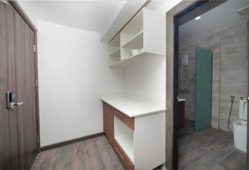 로얄 스위트, Ubox Samui Hostel   Chaweng Beach
