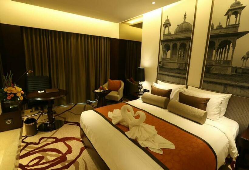 اتاق لوکس با تخت بزرگ, Pride Plaza Hotel, Aerocity New Delhi