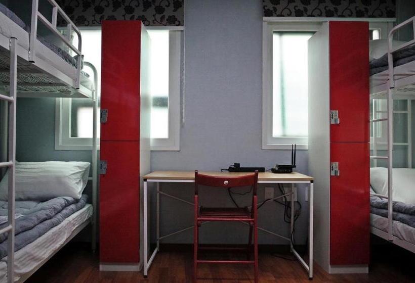 스탠다드 트리픔 룸 공동욕실, Yakorea Hostel Gangnam
