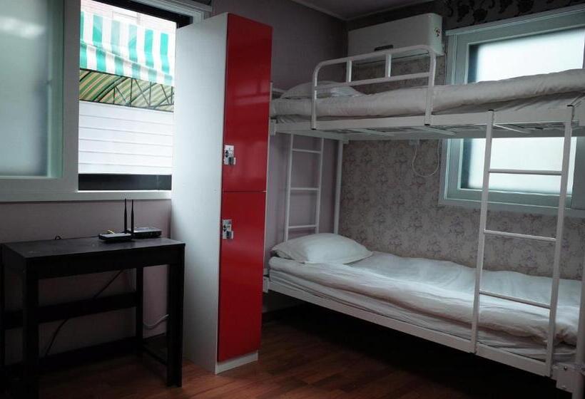 스탠다드 4인용 룸 공용 욕실, Yakorea Hostel Gangnam