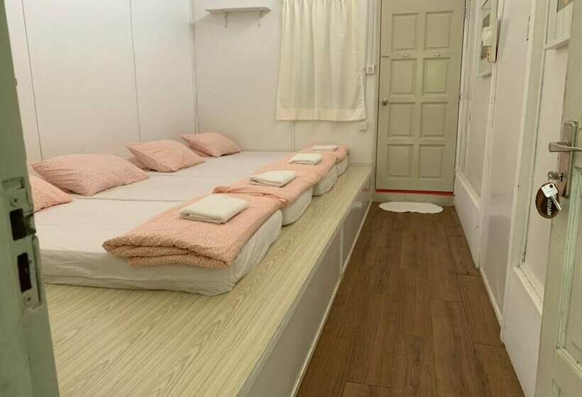 اتاق خانوادگی با سرویس بهداشتی مشترک, Moonriver Lodge