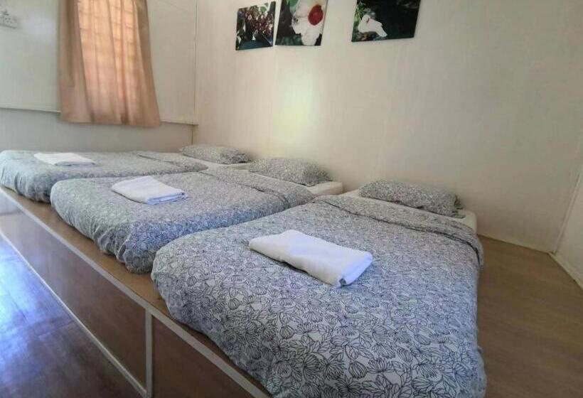 اتاق استاندارد سه تخته با سرویس بهداشتی مشترک, Moonriver Lodge