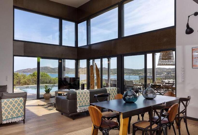 ویلای یک اتاق خوابه با استخر شنا, Residence Casarina