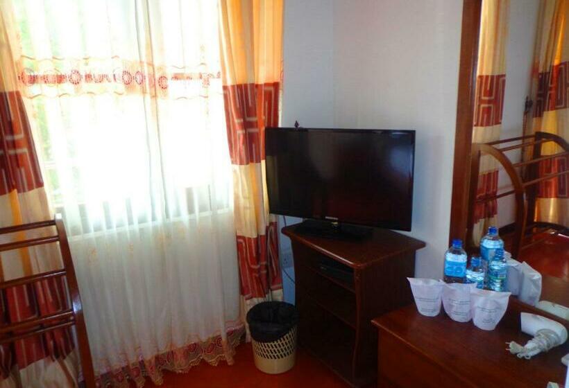 חדר דלוקס לשלושה, Vino Villa Tourists & Local Accommodations   24 Hrs