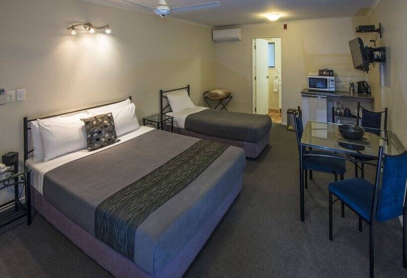 Студия Стандарт, Gateway Motor Inn