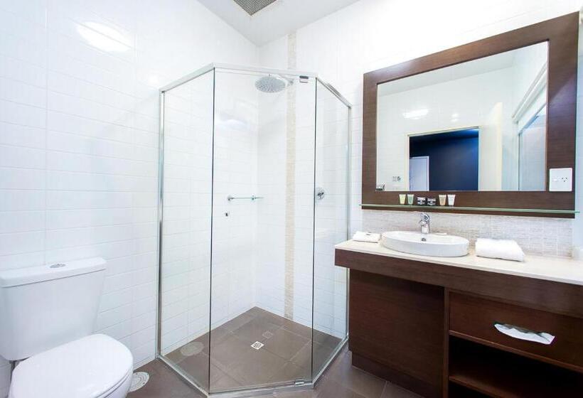 Трехместный Номер Стандарт Вид на Сад, Sfera's Park Suites & Convention Centre
