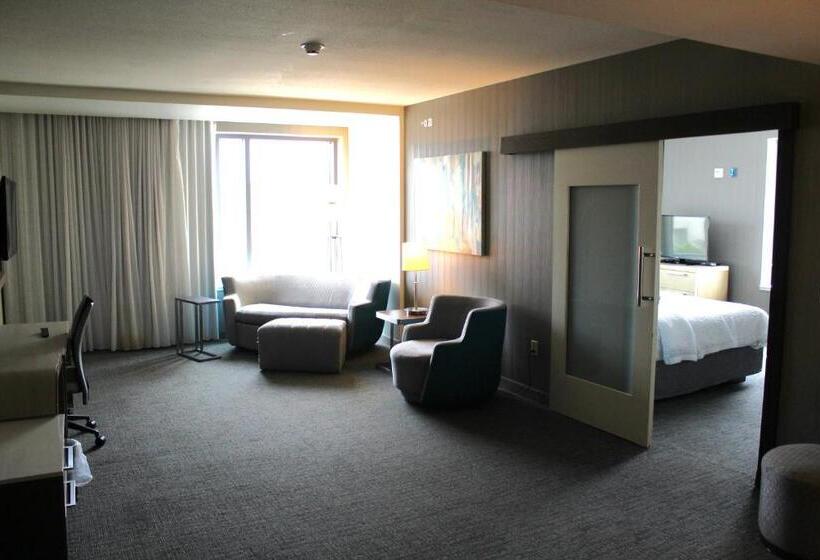 Люкс Кровать Кинг, Courtyard By Marriott Muncie At Horizon Convention Center