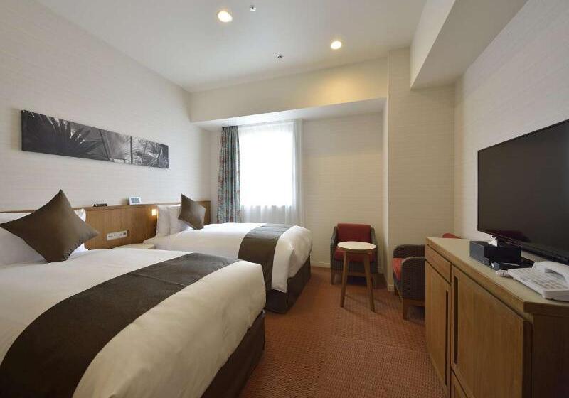 Quarto Estandar, Gracery Naha
