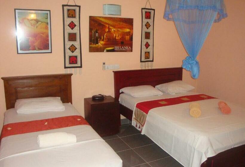 Семейные Апартаменты, Days Inn