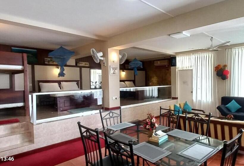 Семейные Апартаменты, Days Inn