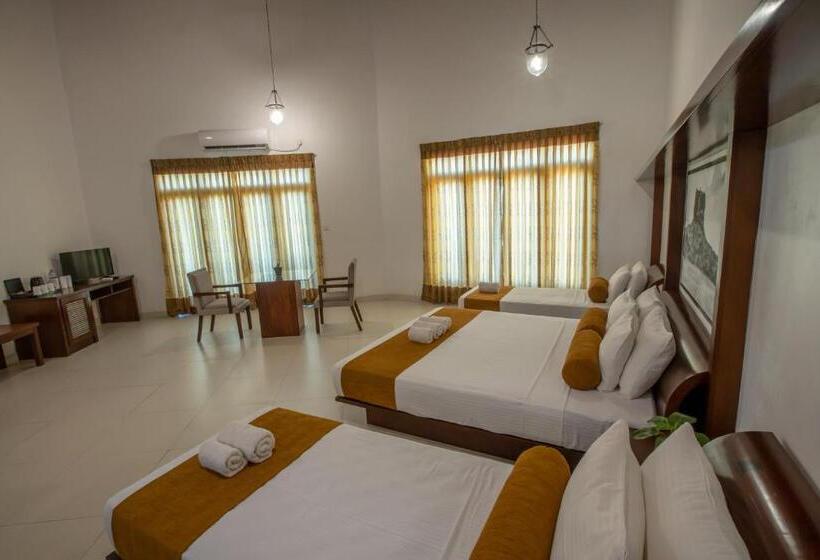 Семейный Номер Superior, Sigiriya Wewa Addara Hotel   Hotel By The Lake