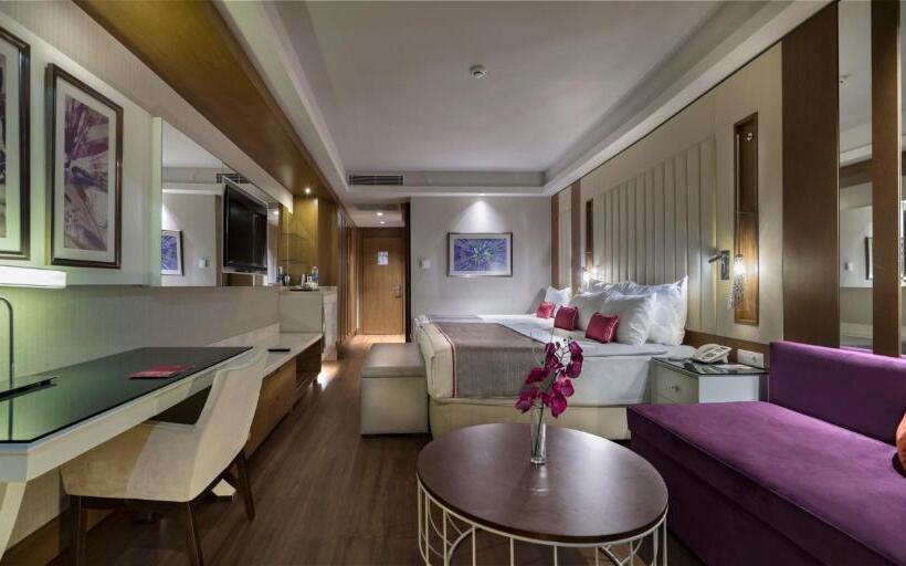 اتاق اساندارد با چشم‌انداز جانبی به دریا, Trendy Lara