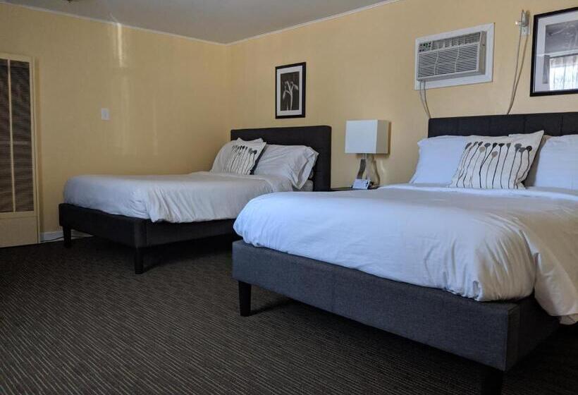 Номер Стандарт 2 Двуспальные Кровати, Clarence Inn Extended Stay