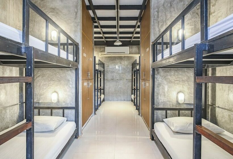 공동 객실, Slumber Party Phi Phi