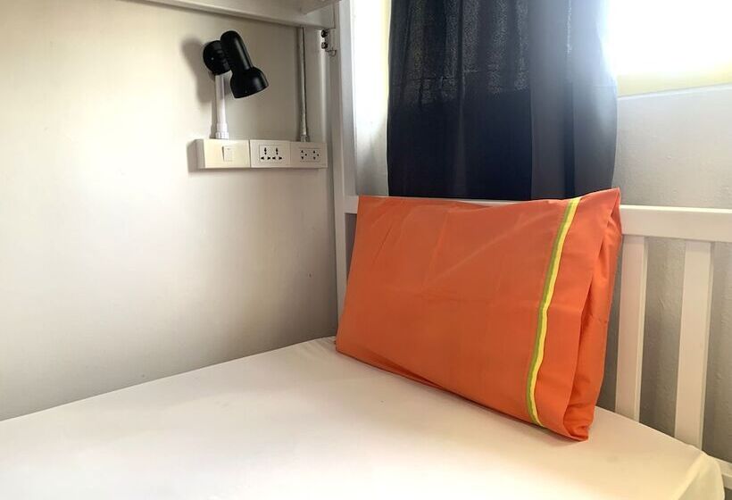 تختخواب در اتاق مشترک, Sleep Sheep Phuket Hostel Sha