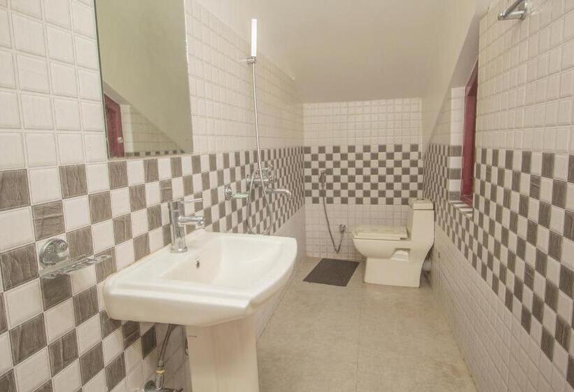 اتاق کلاسیک سه تخته, Collection O Hotel Oak Ridge