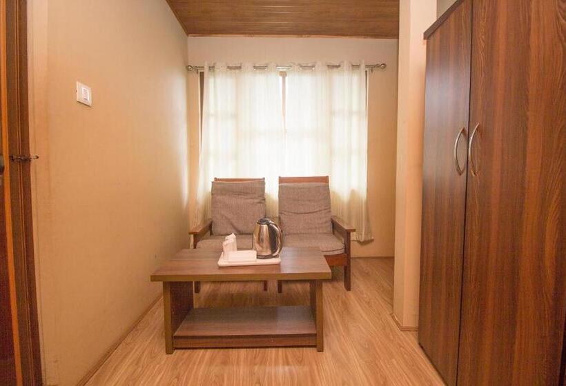 اتاق کلاسیک سه تخته, Collection O Hotel Oak Ridge