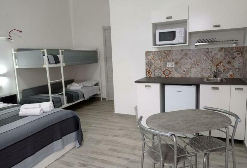 اتاق استاندارد چهار تخته, Ciccina Rooms