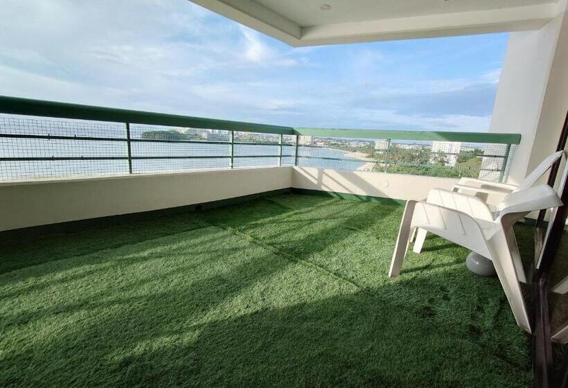 سوییت سوپریور با چشم‌انداز دریا, Alupang Beach Tower, Upgraded Units