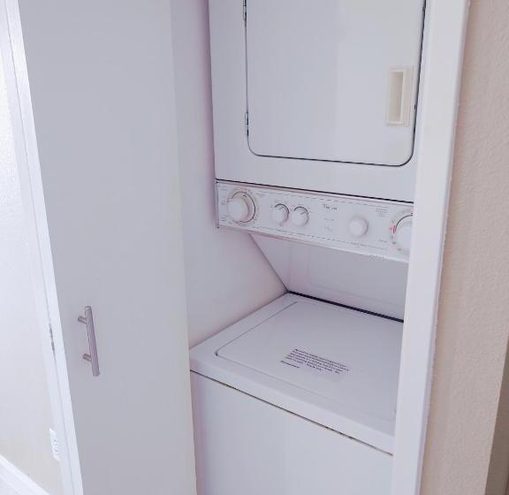 سوییت جونیور با چشم‌انداز دریا, Alupang Beach Tower, Upgraded Units