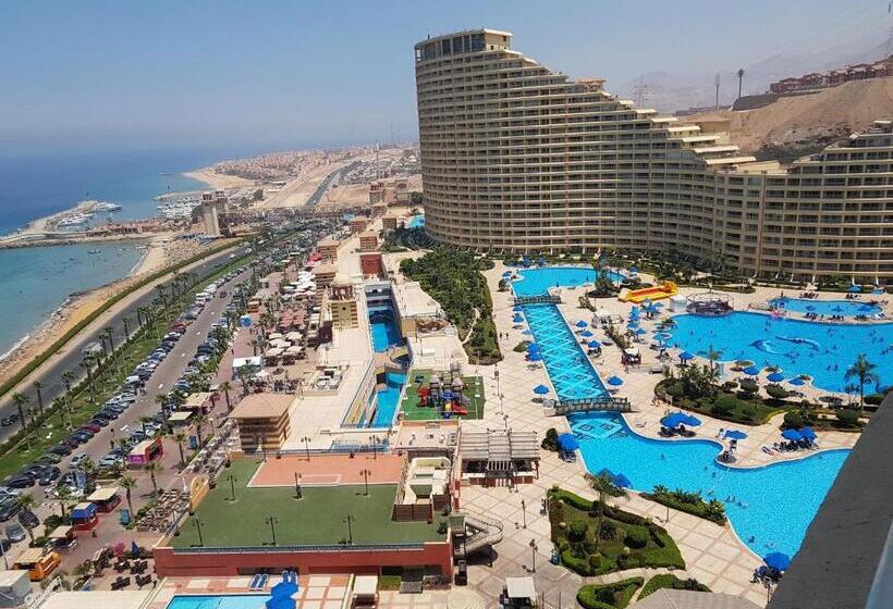 1 Bedroom Penthouse Apartment, Penthouse In Porto Pyramids Elsokhna Families Only