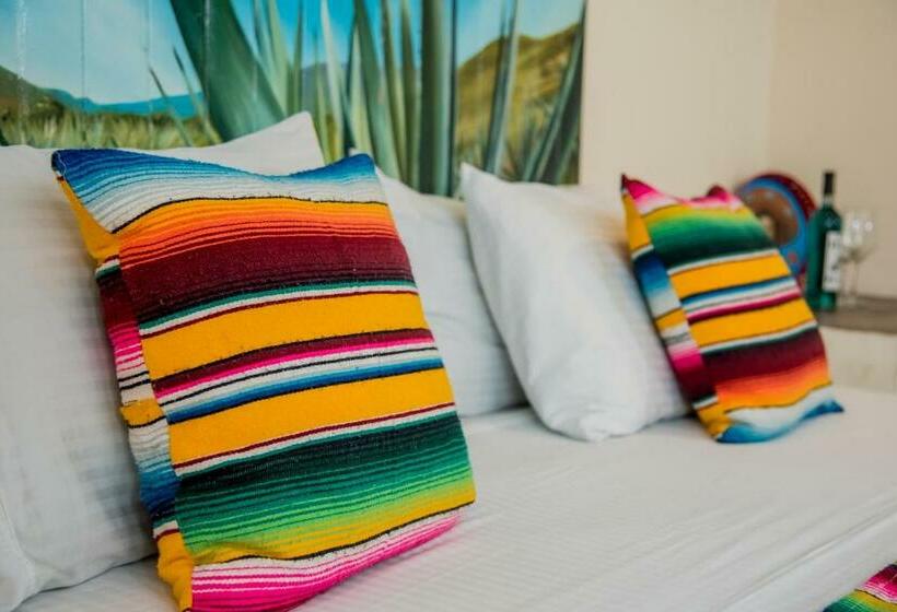 اتاق لوکس با تخت بزرگ, Hidalgo Boutique Rooms