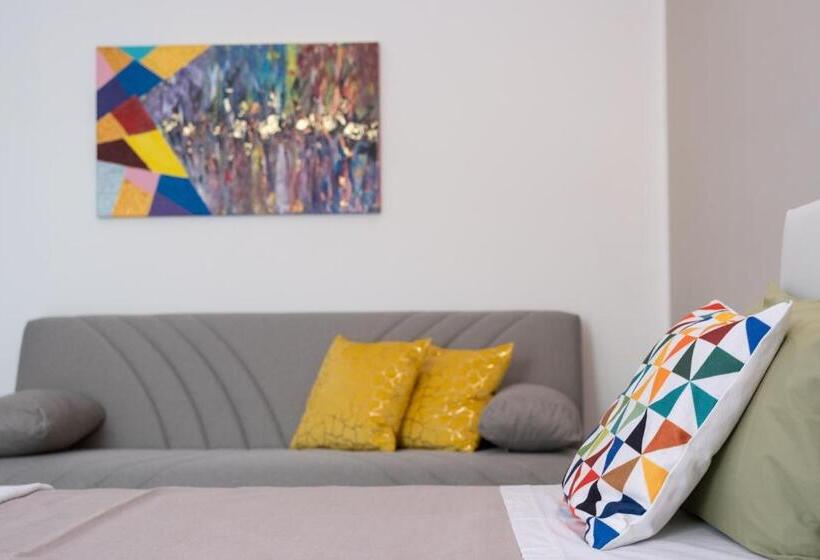 اتاق لوکس با بالکن, Vele D Otranto B&b