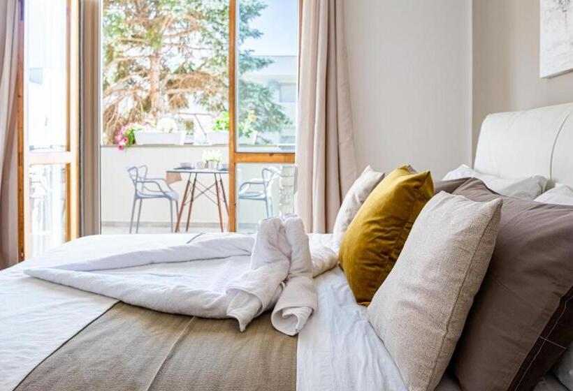 اتاق لوکس با بالکن, Vele D Otranto B&b