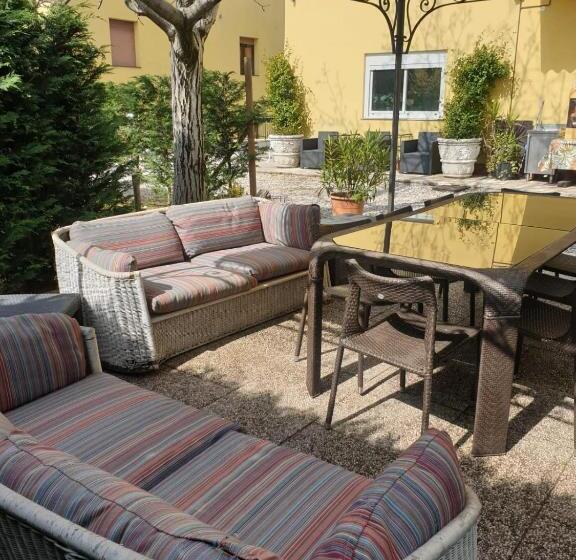 استودیوی لوکس, Residenza Le Dimore