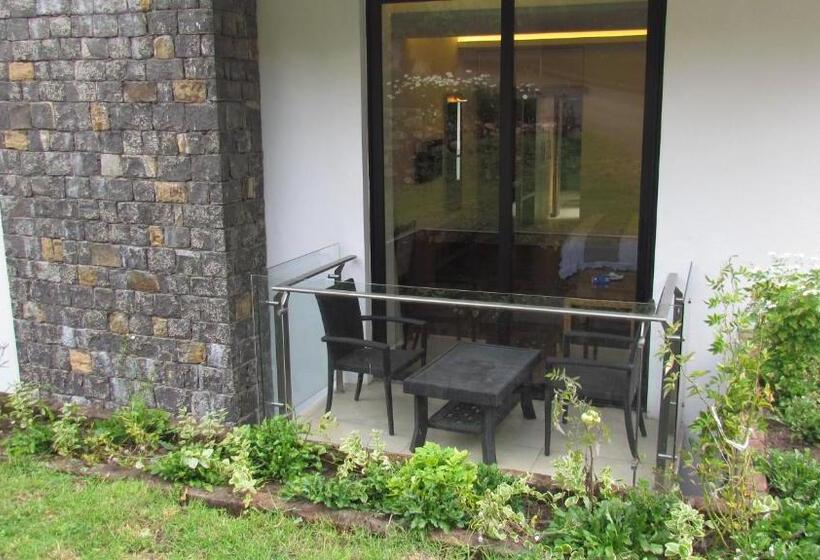 Номер Стандарт с Балконом, Mountain Retreat Kodai