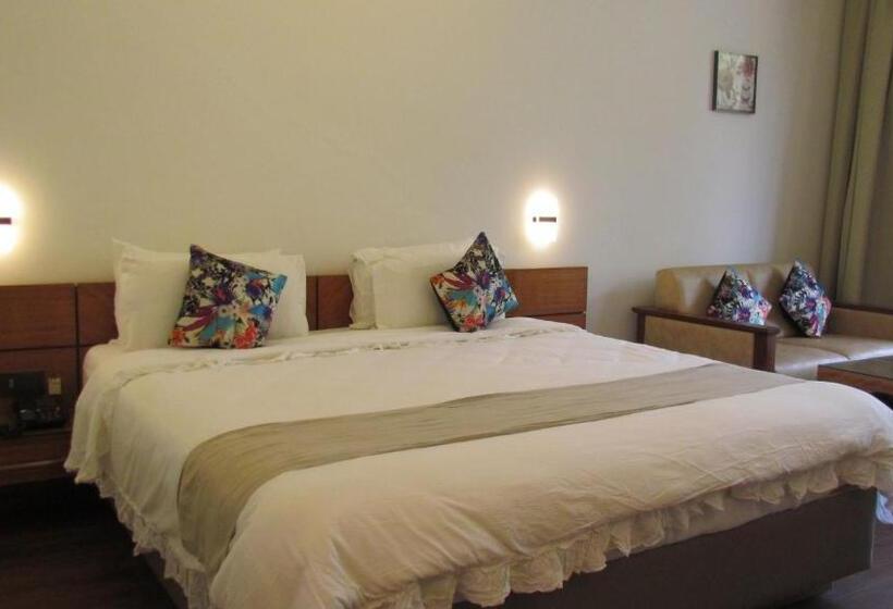 Номер Стандарт с Балконом, Mountain Retreat Kodai