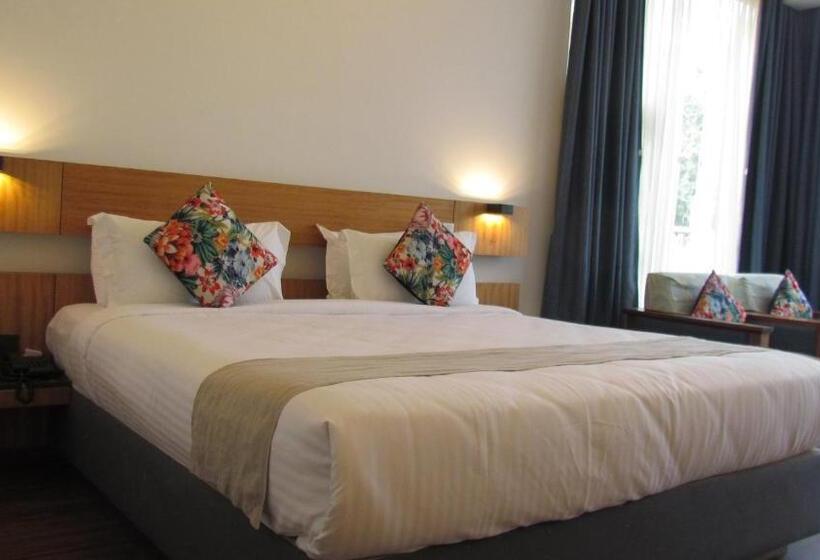 Номер Стандарт Вид на Озеро, Mountain Retreat Kodai