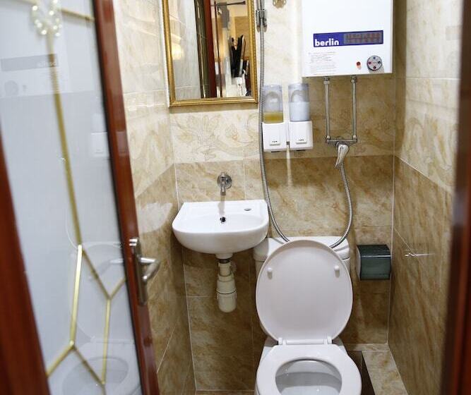 اتاق استاندارد سه نفره, Sandhu Guest House