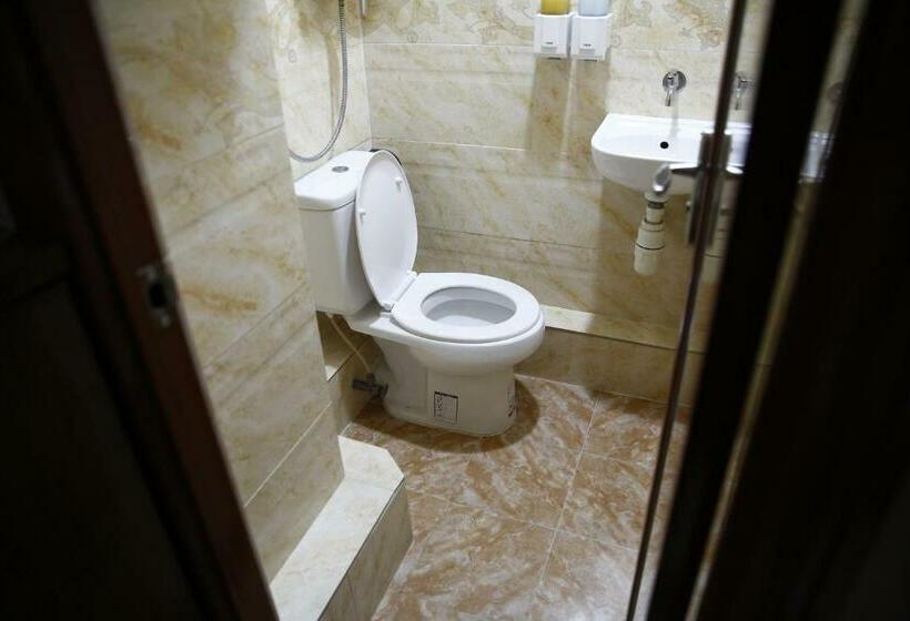 اتاق استاندارد یک نفره, Sandhu Guest House
