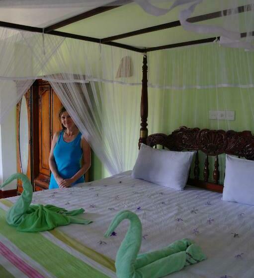 Семейный Номер, Castle Bay Resort