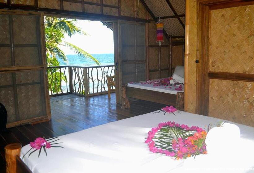 Quarto Deluxe Vista Mar, Sangat Island Dive Resort