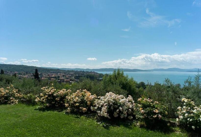 ویلای 4 خوابه, Antico Casale Tiravento