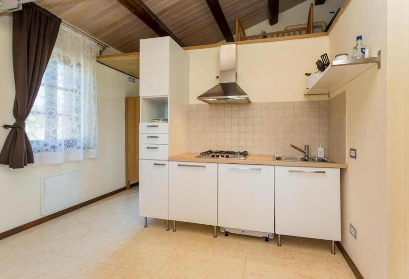 2 Bedrooms Apartment Lake View, Antico Casale Tiravento