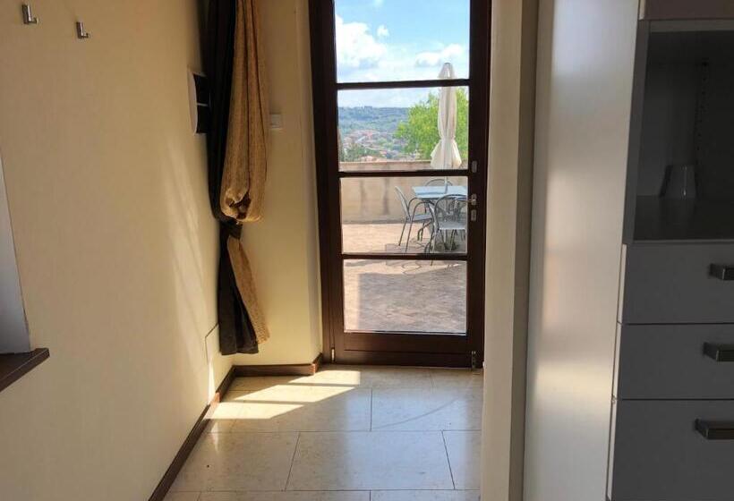 2 Bedrooms Apartment Lake View, Antico Casale Tiravento